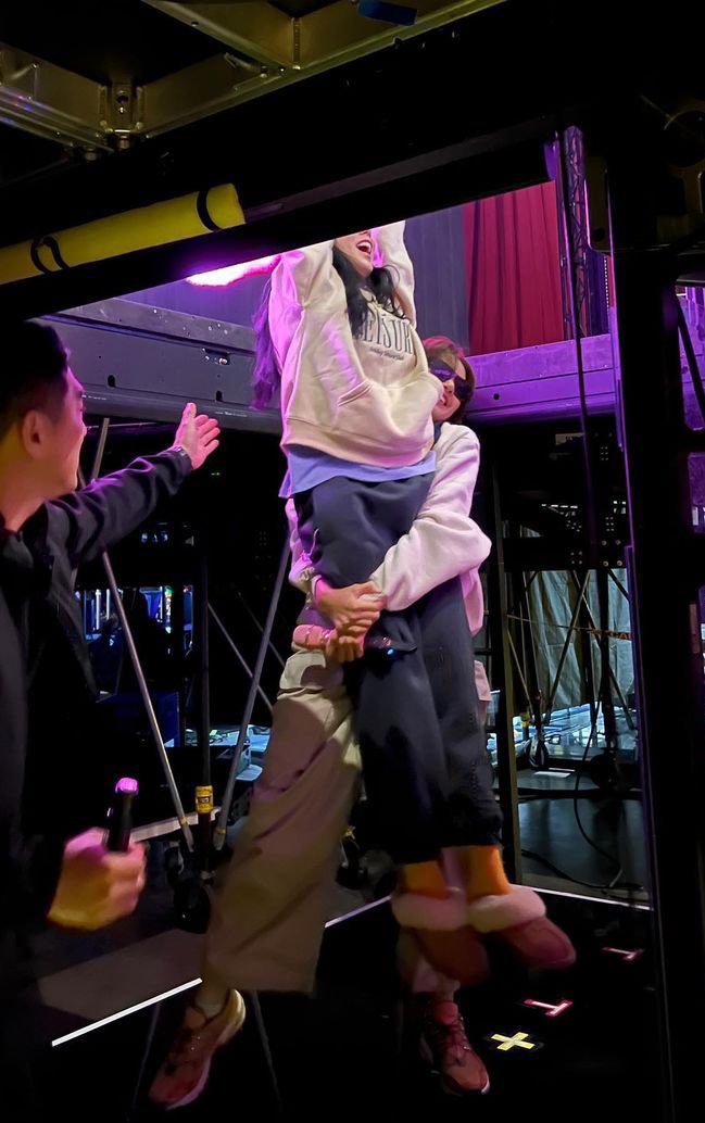jisoophoric's tweet photo. THE MOMENT                      THE SHOT 😭 https://t.co/YTQwiUS0JQ