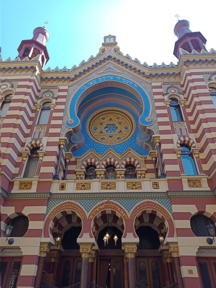 2085kid's tweet photo. Praag, 20/7 https://t.co/0NTG1djzEH