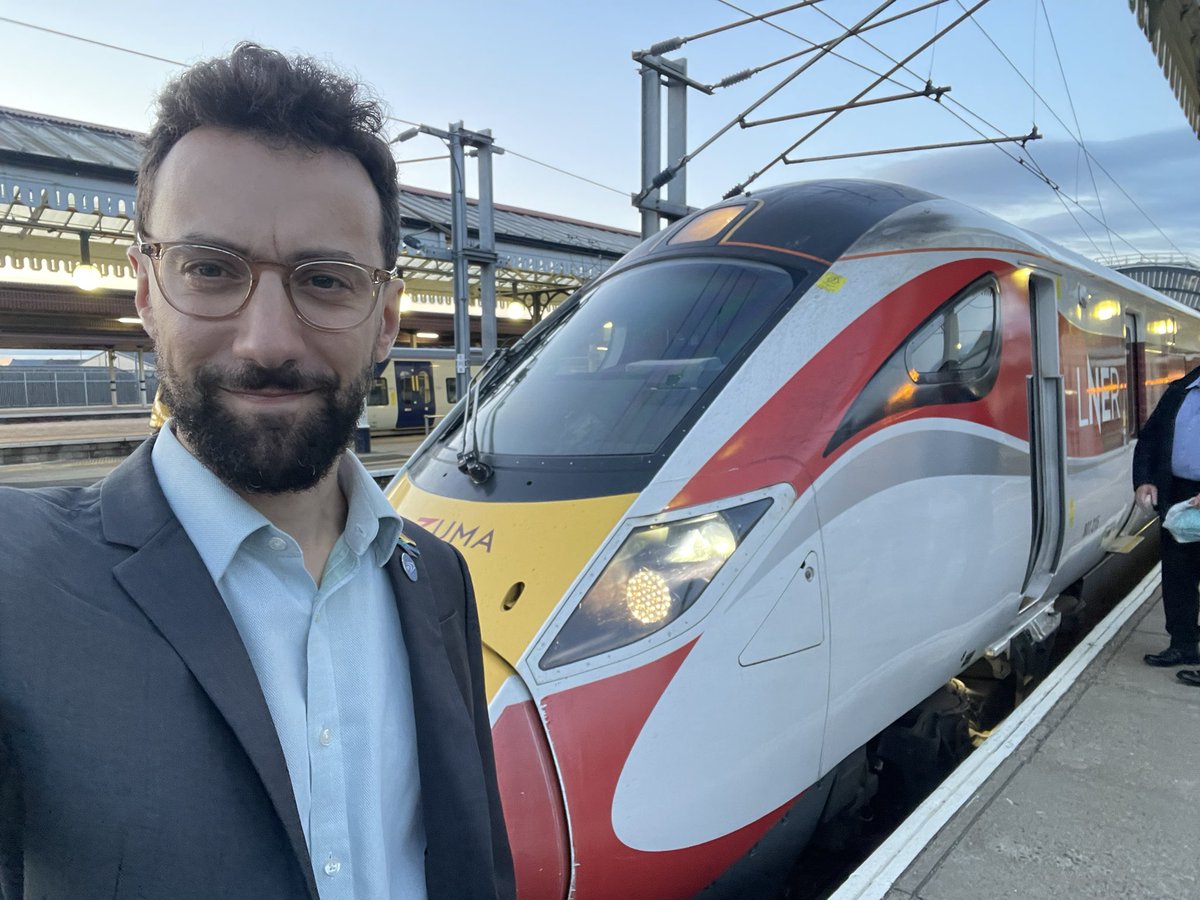 SimonZev's tweet photo. And it was great to finish the week in York, joining the #YRP Yorkshire & North East committee’s kick off social via #LNER
Looking forward to fully re-launching YRP in the north as the year progresses!
Have a nice weekend all!
#FreightTeam #YRP #TrainLife #TrainTravel https://t.co/XN7mqewkBb