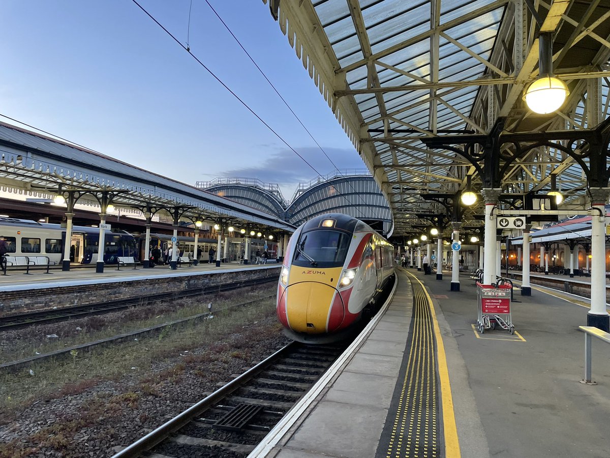 SimonZev's tweet photo. And it was great to finish the week in York, joining the #YRP Yorkshire & North East committee’s kick off social via #LNER
Looking forward to fully re-launching YRP in the north as the year progresses!
Have a nice weekend all!
#FreightTeam #YRP #TrainLife #TrainTravel https://t.co/XN7mqewkBb