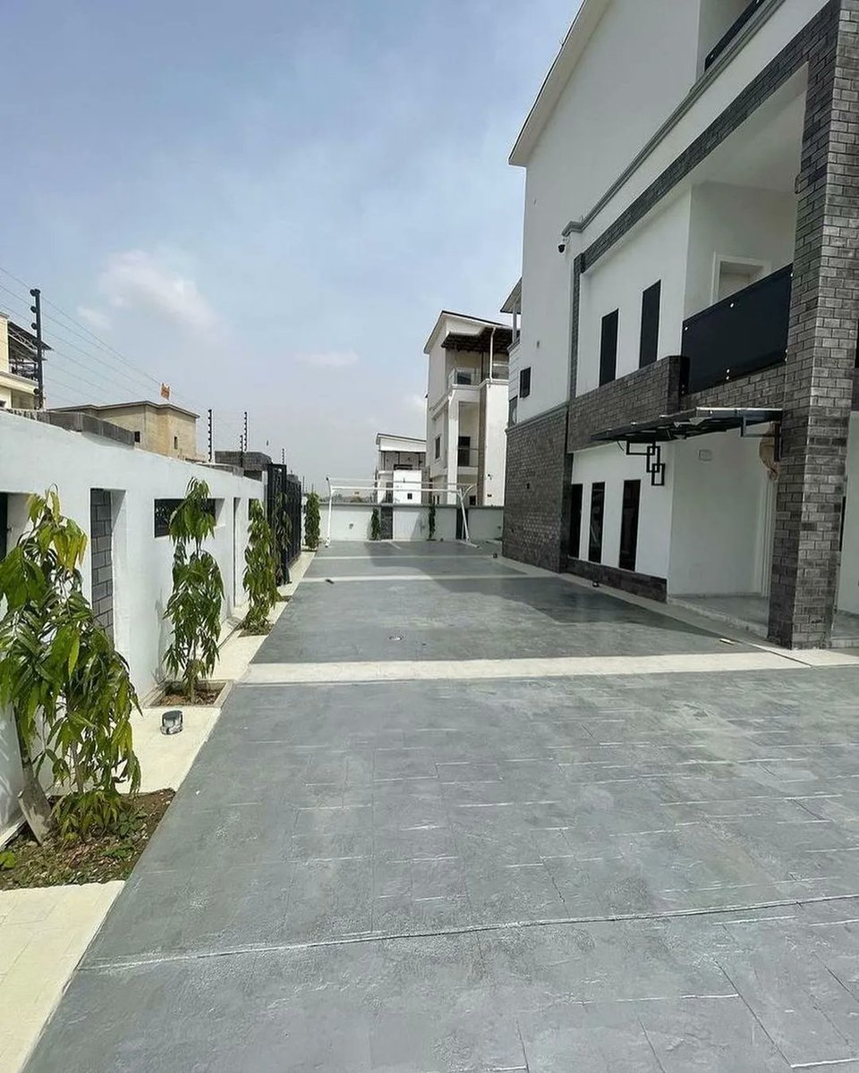 fortcubesrealty's tweet photo. A Fully Finished 5 Bedroom Detached Duplex with Boys Quarter, Elevator and Swimming Pool Available FOR SALE
Location: Guzape, Abuja
Price: N1Billion
For Inspection:
07055550475 https://t.co/pRSD0ptnf6