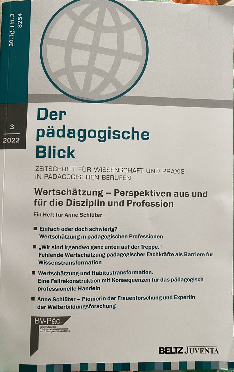 paedblick's tweet photo. Ein Heft für Anne Schlüter @AnneSchlueter1 ist erschienen 🙌🏻 Die Redaktion dankt für die langjährige Zusammenarbeit ♥️ und wer wissen möchte, was Anne Schlüter mit dem „Rahmen, den ich selber füllen muss“ meint, liest dieses Heft.
#Wertschätzung #Pädagogik #Bildung https://t.co/pApN8S9epb