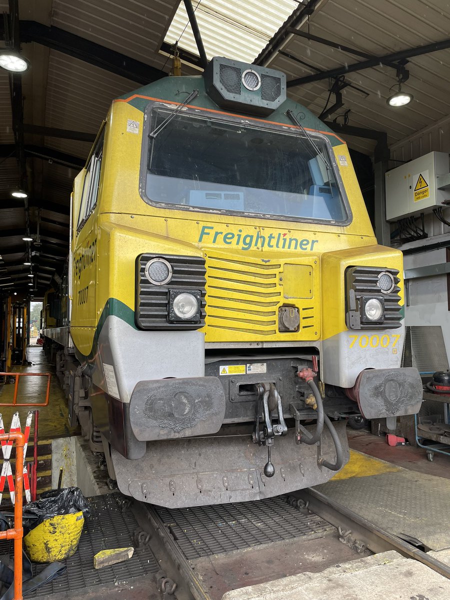 SimonZev's tweet photo. What an action packed week!
On Monday we did one of our regular catch ups with our friends at @RailFreight at Southampton Maritime & got up close and personal with @bessbbe’s friends
#FreightTeam #GreenTeam https://t.co/ftZRnTAZKL