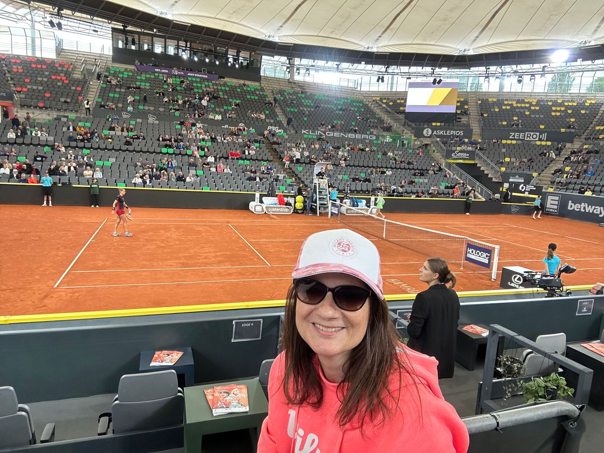 elena_tsourdi's tweet photo. You know you are a hardcore tennis fan when you go in search of the clay between the graas and hard-court season😉❤️🎾 @hamburgopen #clay #tennis #Rothenbaum https://t.co/BlLOlttNRh