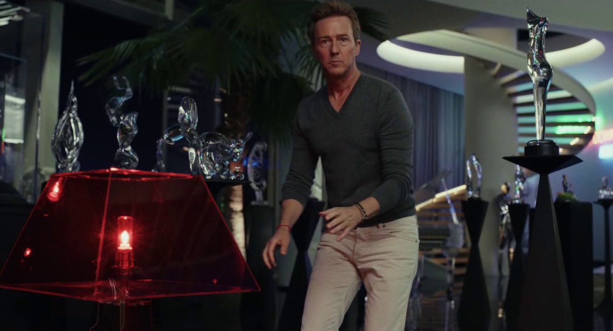 Glass Onion Minute tweet media