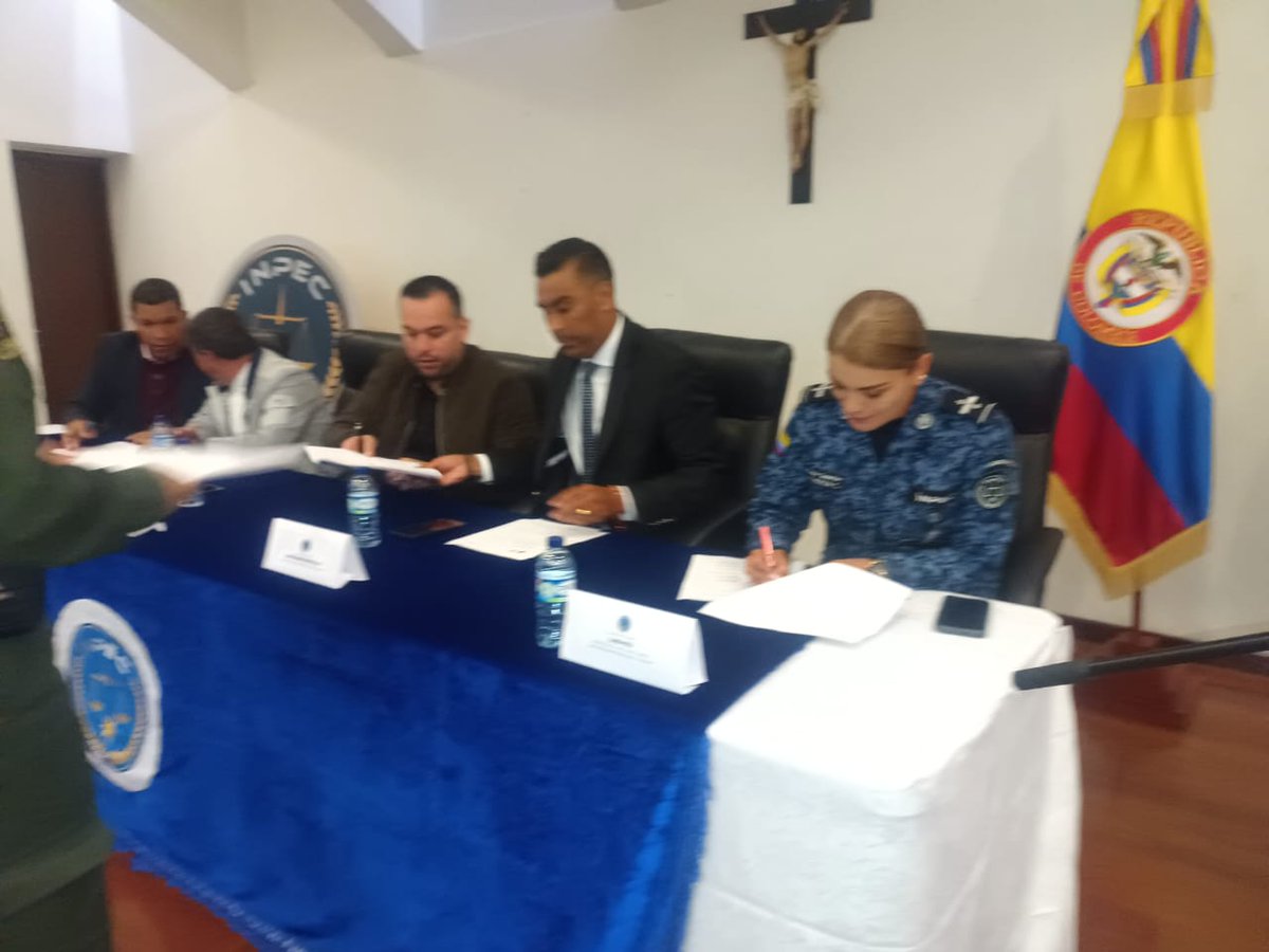 Firma del Acuerdo en el marco de la negociación colectiva entre sindicatos de trabajadores penitenciarios <a href="/fecospecofi/">FECOSPEC_PRINCIPAL</a> y el <a href="/INPEC_Colombia/">INPEC Colombia</a> acompañamiento de <a href="/MintrabajoCol/">MinTrabajo</a> y <a href="/DAFP_COLOMBIA/">Función Pública</a> c.c. <a href="/UTCinformaopina/">Confederación Sindical UTC 🇨🇴</a> <a href="/ilo/">International Labour Organization</a> <a href="/MinjusticiaCo/">MinJusticia Colombia</a> <a href="/OITnoticias/">OIT</a> <a href="/RTVCnoticias/">RTVC Noticias</a> <a href="/ASINCOL8/">ASINCOL</a> <a href="/asfecab/">ASFECAB</a>