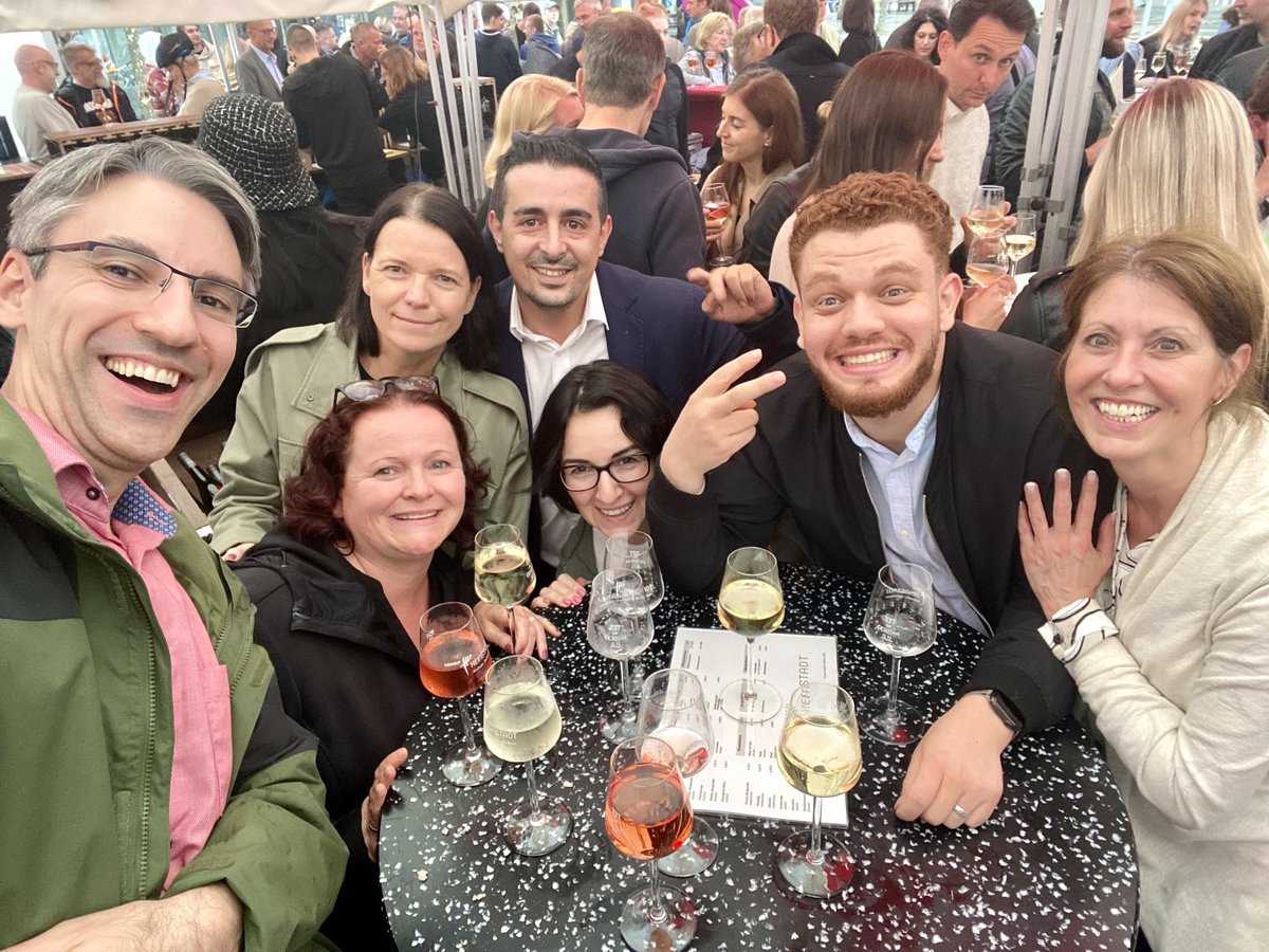 p_prause's tweet photo. Well deserved team event FRA! Unfortunately part of the team was held back with a flight cancellation but bonded over burgers and fries afterwards 😜⁦@UKraft2⁩ ⁦@AndreaNPunited⁩ ⁦@flyingphilipp⁩ #teamfra #beingunited https://t.co/wUDgAZAoAZ