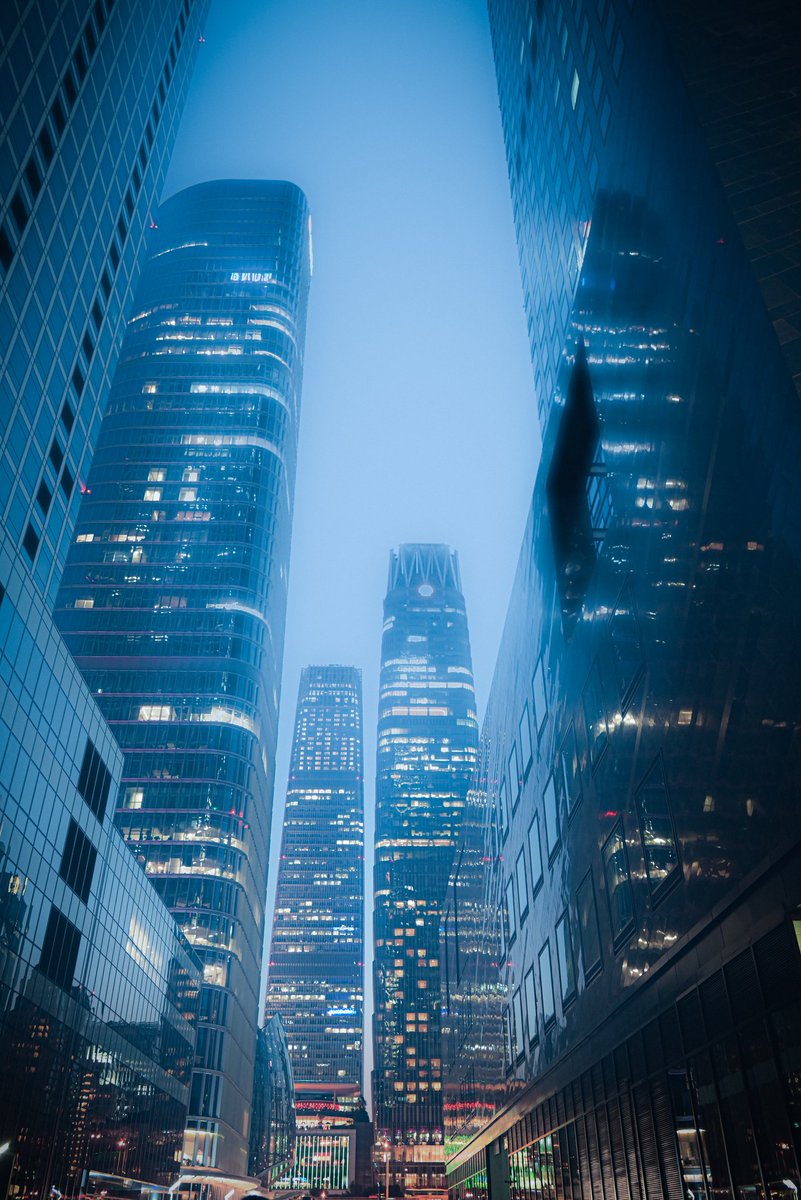 EpiphanyJian's tweet photo. Beijing's City Business District,A business district that brings together luxury, art and silence.
北京国贸CBD,一个汇集着奢华、文艺与落寂的商圈 https://t.co/AyxEm7m4LY