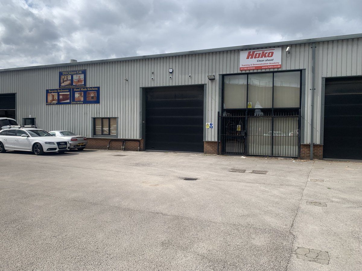 #warehouse with #showroom and #offices #industrial
TO LET 
#WAKEFIELD
1,536 sq ft

Would suit variety of uses
Well presented
#Immediateoccupation
Very secure w/ service yard
#Gasheating &amp; #comfortcooling 
Excellent #trading position

01924 291500
wakefield@vickerscarnley.co.uk