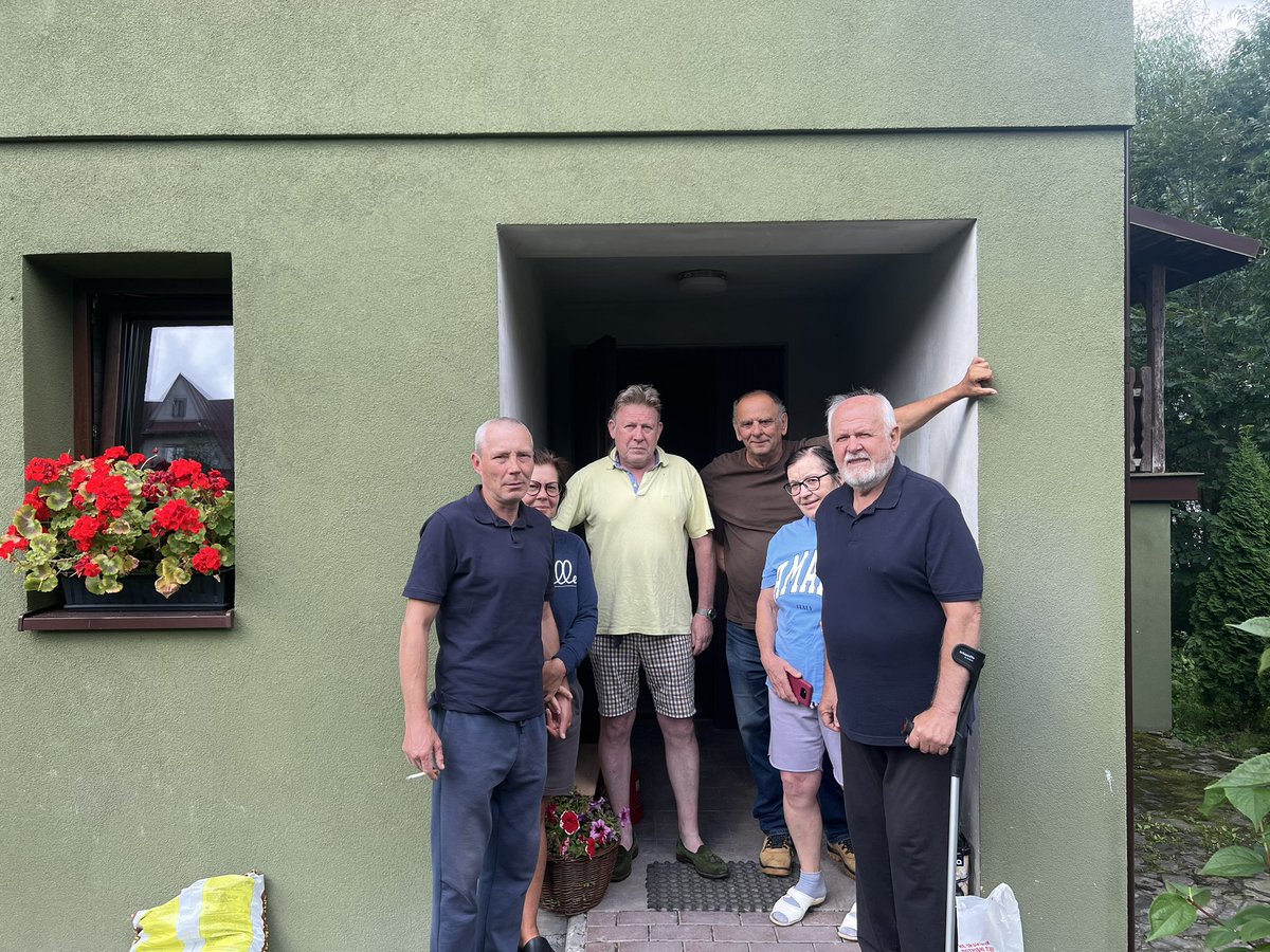 FSlipaczek's tweet photo. ￼My home @Szczawa Poland.Last 5 Ukrainian/Donetsk Refugees departing for Canada. Tuesday 3 mothers &amp; 4 children from Kherson arrive Thx Kalicinski’s Privately funded by @london_rotary &amp; @SlipaczekPro Actions not words @UkrEmbLondon  @Ukr_Institute @PolishEmbassyUK @KasiaMadera https://t.co/vzCtNMoXRq