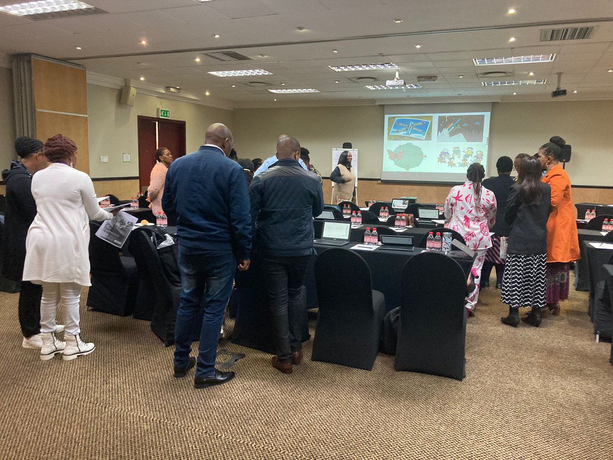 khanyisainanda's tweet image. Welcome to our Lead Where You Are Workshop 3 - Facing Challenges + Communicating for change. Let's explore leadership skills to overcome obstacles and improve communication. Join us on this journey of growth! ✨
.
.
.
.
#Growth
#Leadership
#Workshop3