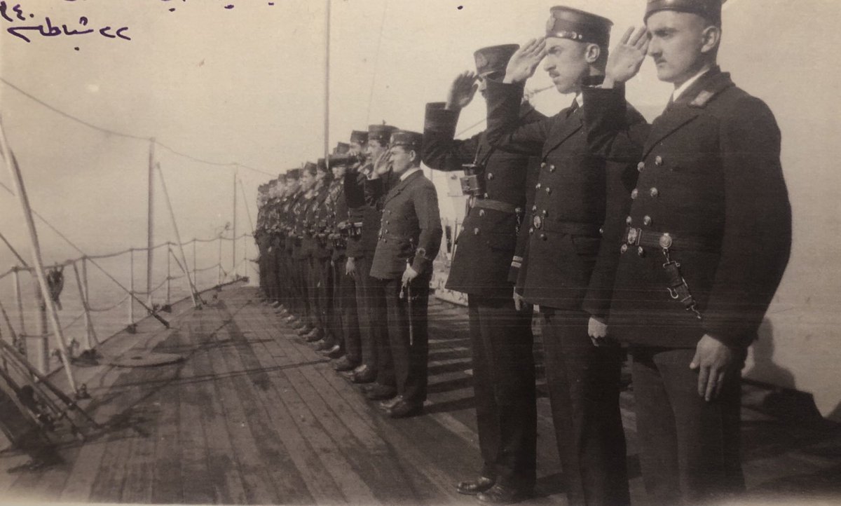 22 Şubat 1924, Deniz Talebeleri ile Akdeniz Seyahati Katılımından sonra, İzmir, Yenikale ‘i Selamlarken.
