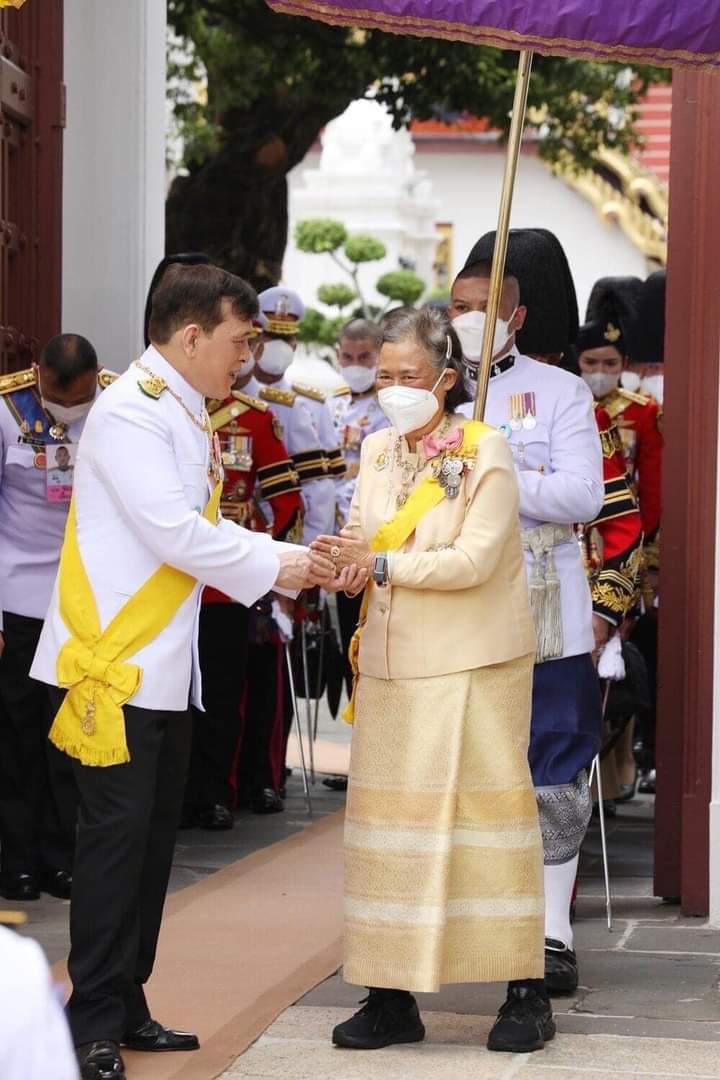 ทรงพระเจริญฯ💛💜🙏🇹🇭
