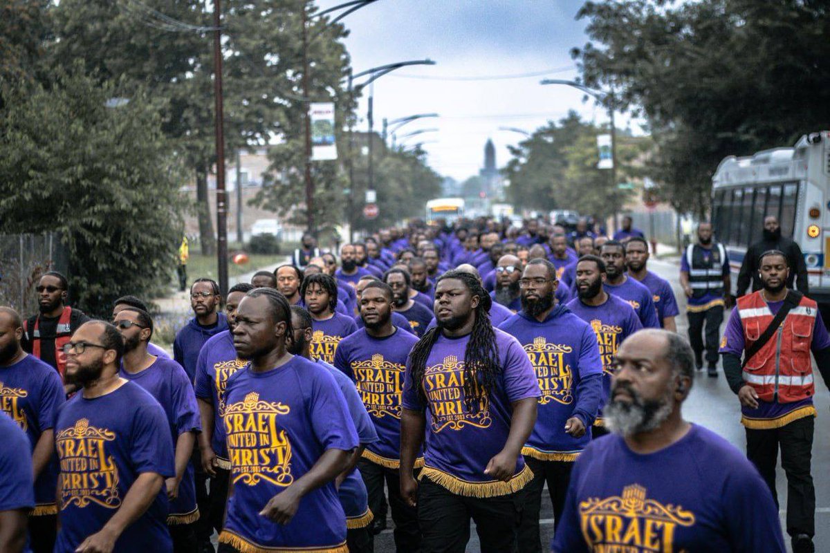 IUICVIRGINIA's tweet photo. #ScaredWhere? The #Prophets of #lUIC went to #OBlock to #Blitz &amp; blaze the street with the #Word of #God. lUIC goes where others #fear to go! 

#GHerbo #ChiefKeef #Oblock #MalcolmXCollege  #chicagomediatakeout #LilDurk #kingvon #chicagodrillrap #1063Chicago #HydeParkSummerFest # https://t.co/peC7k1KWjL