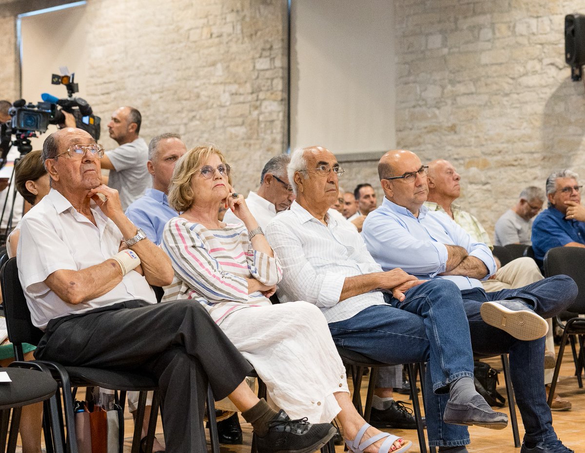 CYPRONETWORK's tweet photo. Σε ένα κατάμεστο «Πάνος Σολομωνίδης» στο κέντρο της Λεμεσού πραγματοποιήθηκε η εκδήλωση «Ιεράρχηση Αναγκών, Προσδοκίες και ο Βαθμός Ικανοποίησης των Δημοτών».
Κύριος ομιλητής, κ. Χρίστος Μιχαηλίδης, Εκτελεστικός Πρόεδρος του ομίλου της Cypronetwork Consultancy Group.
#Λεμεσός https://t.co/JvN7cynahg
