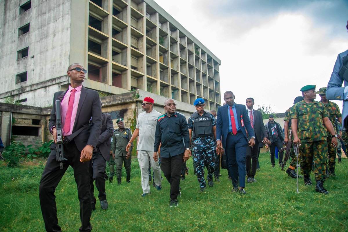 alexottiofr's tweet photo. I visited the site of the long-abandoned Enyimba Hotel Aba, a legacy project from the era of the remarkable De Sam Mbakwe. Despite years of neglect, the property's architectural allure and potential are still evident.

My aim was to access the facility's present condition and strategize for its future.