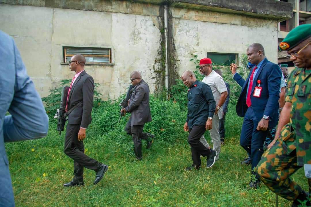 alexottiofr's tweet photo. I visited the site of the long-abandoned Enyimba Hotel Aba, a legacy project from the era of the remarkable De Sam Mbakwe. Despite years of neglect, the property's architectural allure and potential are still evident.

My aim was to access the facility's present condition and strategize for its future.