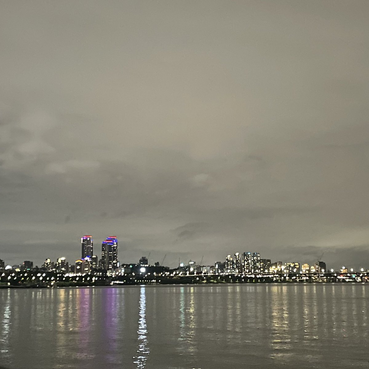 [#현빈🦊]
☺️✨🤭☁️

#트라이비 #TRI_BE #HyunBin