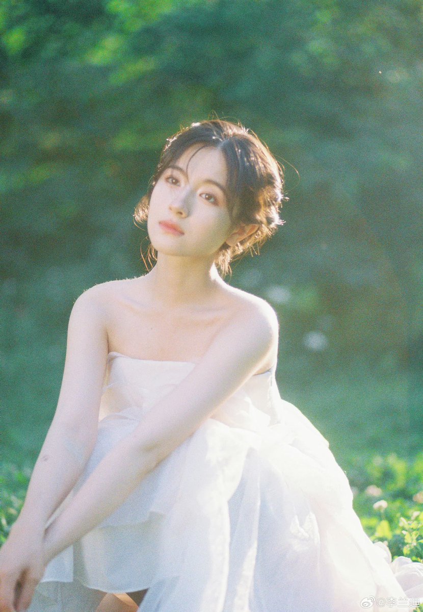 5237xingxulandi's tweet photo. The morning sunlight adorns the beauty of Landi more splendor and magnificence 🌷

#lilandi #chenxingxu #thestarrylove #星隕凝結成糖果 #星落凝成糖 #少典有琴 #辣目 #沒有情 #聞人 #离光夜昙 #牛迪超话 #牛迪 #NiuDi #星影不李 #尽头耶和 #李兰迪 #陈星旭
#陈星旭李兰迪 https://t.co/QfwScISNws