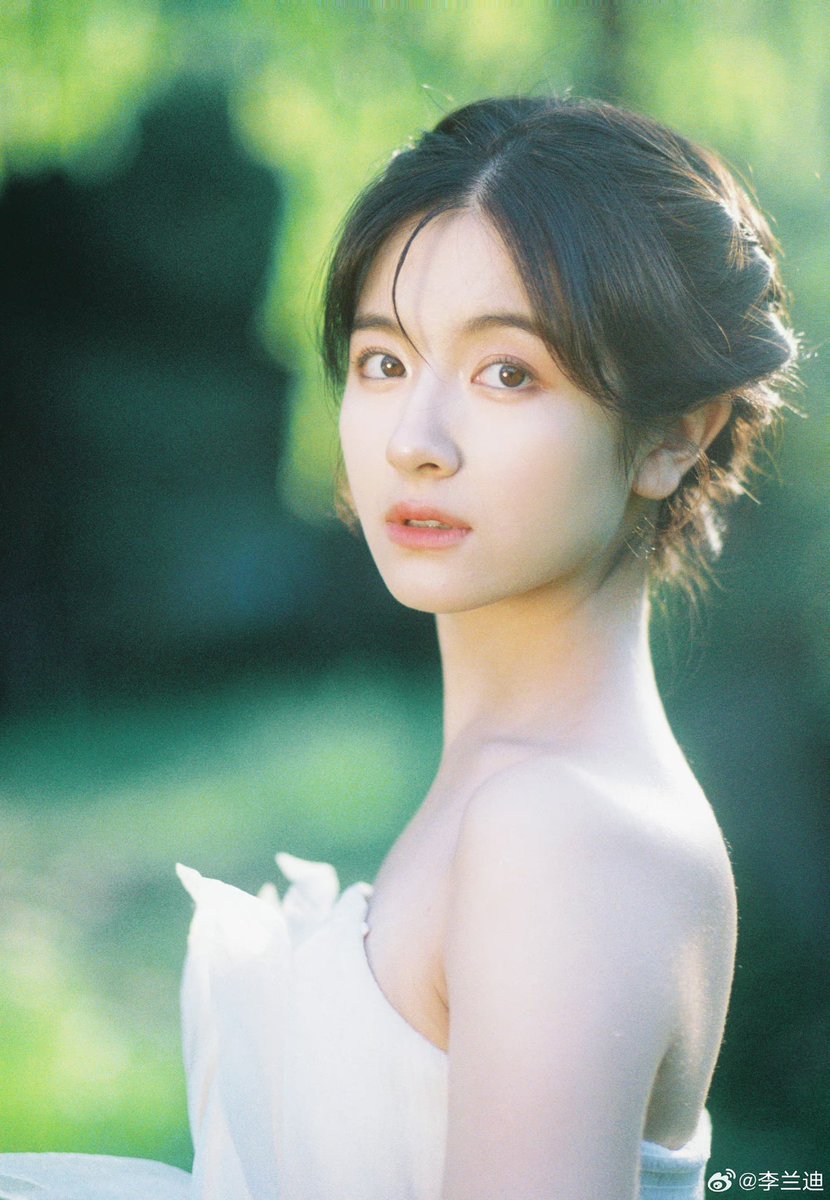 5237xingxulandi's tweet photo. The morning sunlight adorns the beauty of Landi more splendor and magnificence 🌷

#lilandi #chenxingxu #thestarrylove #星隕凝結成糖果 #星落凝成糖 #少典有琴 #辣目 #沒有情 #聞人 #离光夜昙 #牛迪超话 #牛迪 #NiuDi #星影不李 #尽头耶和 #李兰迪 #陈星旭
#陈星旭李兰迪 https://t.co/QfwScISNws