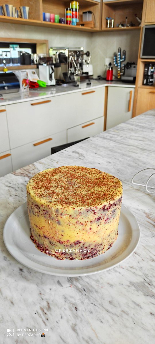Perzarhos's tweet photo. RED VELVET CHEESECAKE CAKE
 
INGREDIENTS 

CHEESECAKE:
• X2 (230g) packages of cream cheese, at room temperature
• ⅔ cup granulated white sugar
• pinch of salt
• 2 large eggs
• ⅓ cup sour cream
• ⅓ cup double whipping cream
• 1 tsp vanilla extract
Thread https://t.co/6ycRbtay6t