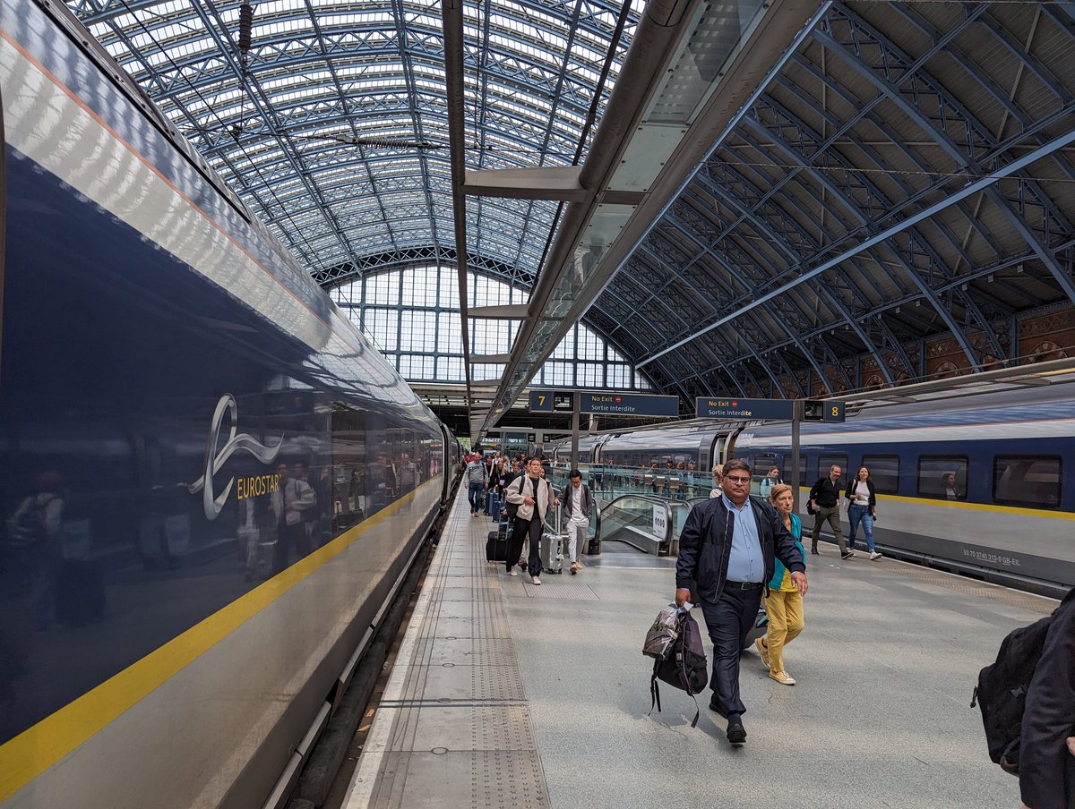 richardavsmith's tweet photo. Alas: I am at last back where my ill-fated #OrientExpress speed run began: London St Pancras, looking up at the famous clock.
This is #TheEndOfTheLine.
I might try doing it again someday, see what other misfortune befalls me, and continue beyond Ankara into lands new to me! https://t.co/Dqu5stFutO