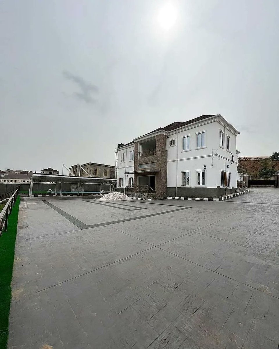 fortcubesrealty's tweet photo. A Solidly Built 5 Bedroom Detached Duplex with BQ Swimming Pool Available FOR SALE
Location: Asokoro, Abuja
Price: N650M
For Inspection:
07055550475 https://t.co/3aicUMCkZI