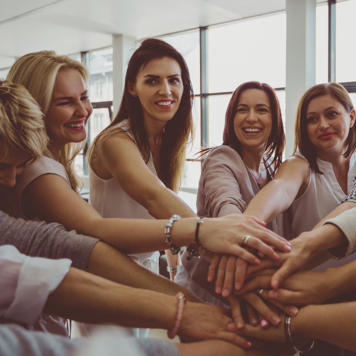 Unternehmerinnen aufgepasst! 👩‍🦰

Netzwerken, Impulsreferate &amp; Workshops - seid dabei beim 25jährigen Jubiläum vom @VFUofficeVFUlab!

📅 7. September 2023
⏰ 12:00 - 20:00 Uhr / 21:30 Uhr
📍 Belvoirpark/Hotelfachschule Zürich

👉Sichert euch einen Platz: frauenunternehmen.ch/vfulab-2023/