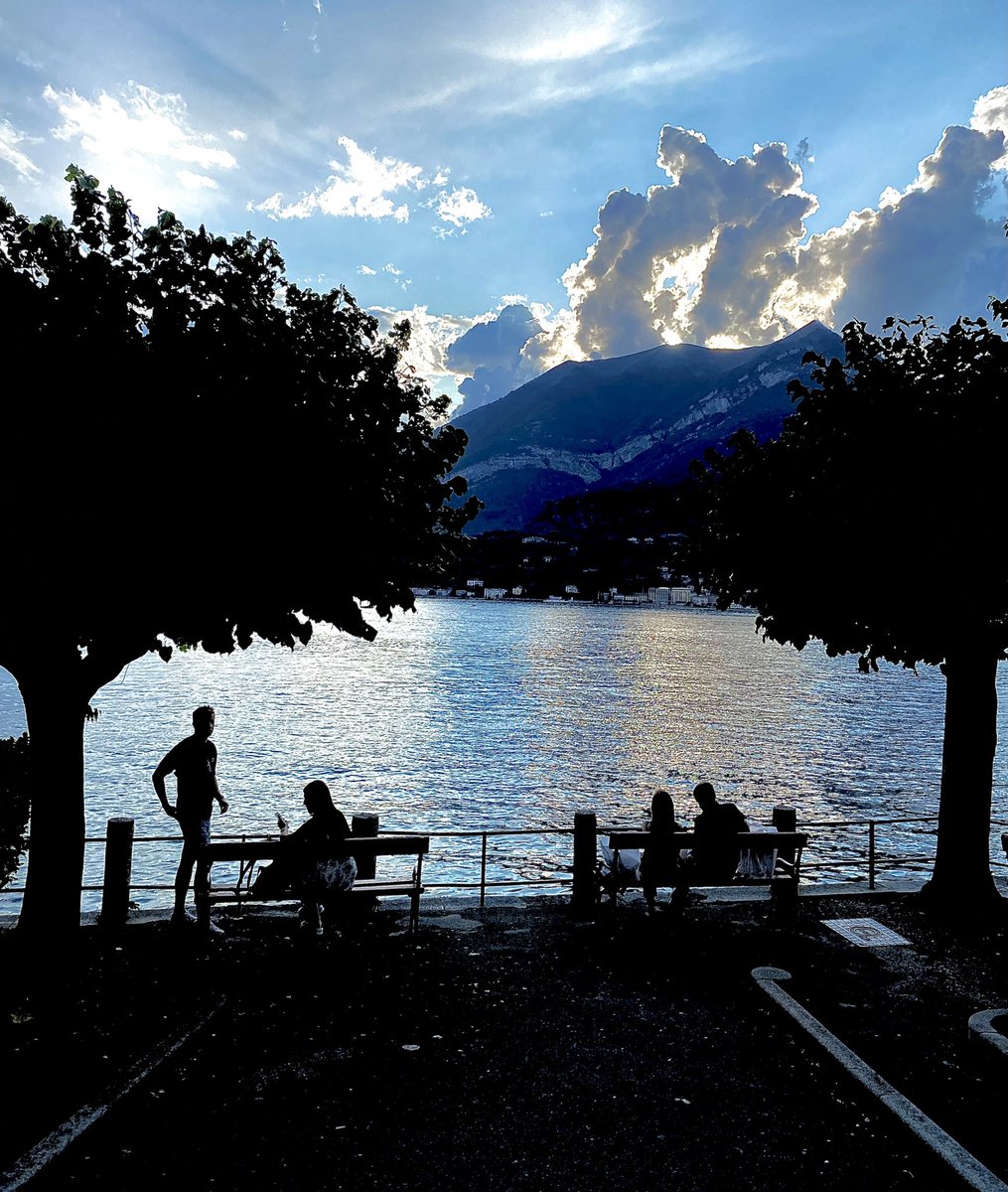 basile25's tweet photo. Fin de belle journée… après son magnifique coucher de soleil, une vue sur le lac de Côme de Bellagio en Lombardie, Italie du Nord.

Photo Denis Boutillot-cauquil, juillet 2023 https://t.co/9XveaD6xPF