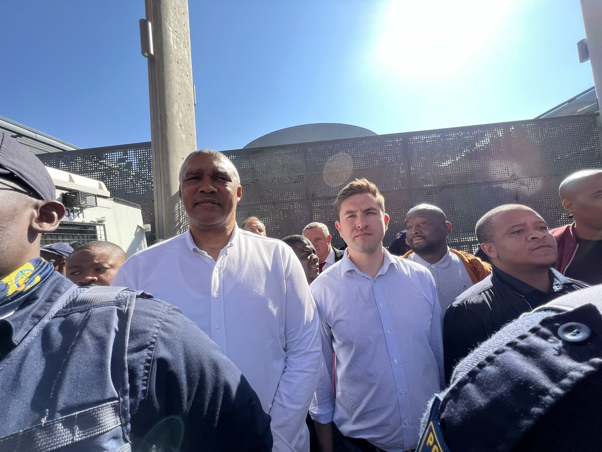 tshwane_mayor's tweet image. Today, myself and the City Manager Johann Mettler addressed workers outside Tshwane House. We value city employees, however  the City is in a precarious financial position and difficult decisions must be made to rescue the capital city from financial ruin.  @CityTshwane #Samwu