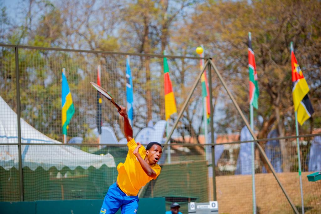 tennis_rwanda's tweet photo. #DavisCupRwanda 

Group IV - Africa - Group B 

Day III, Match I 

David Ekpenyong ( #Nigeria) ✅️

6-1 6-3 

Hakizumwami Junior ( #Rwanda) 

#DavisCup #CIMERWA #AmekiColor #ParkInn #SimbaVoyages #VisitRwanda #Liquid https://t.co/qn8QYzbUT6