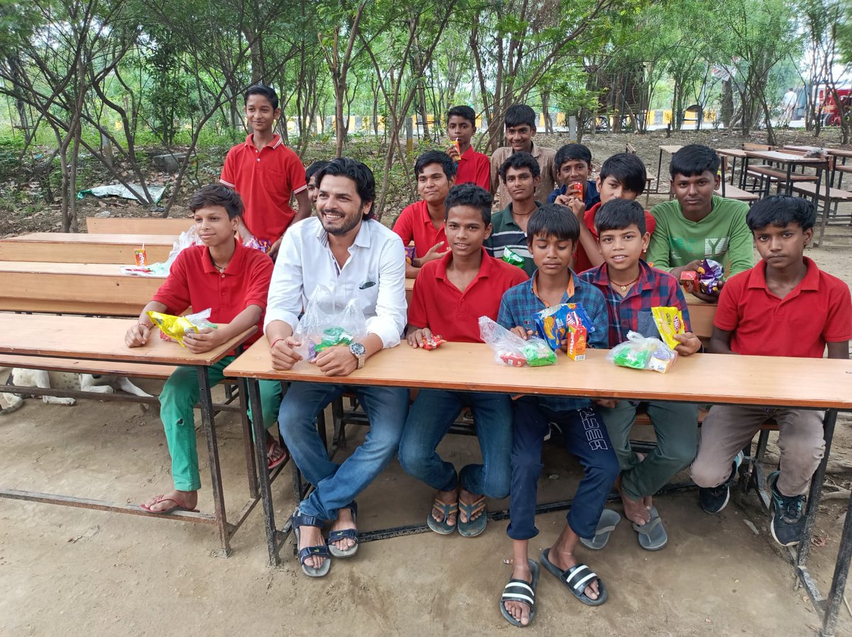 NirbhedNGO's tweet photo. बारिश का मौसम
मस्ती का मौसम
#nirbhedshikshalaya 
#nirbhedfoundation 
#education 
#humanity 
#Equity 
#socialmedia 
#food
#india
Sushil Meena 
Nirbhed Foundation
#ndtv https://t.co/J93fiQZYqd