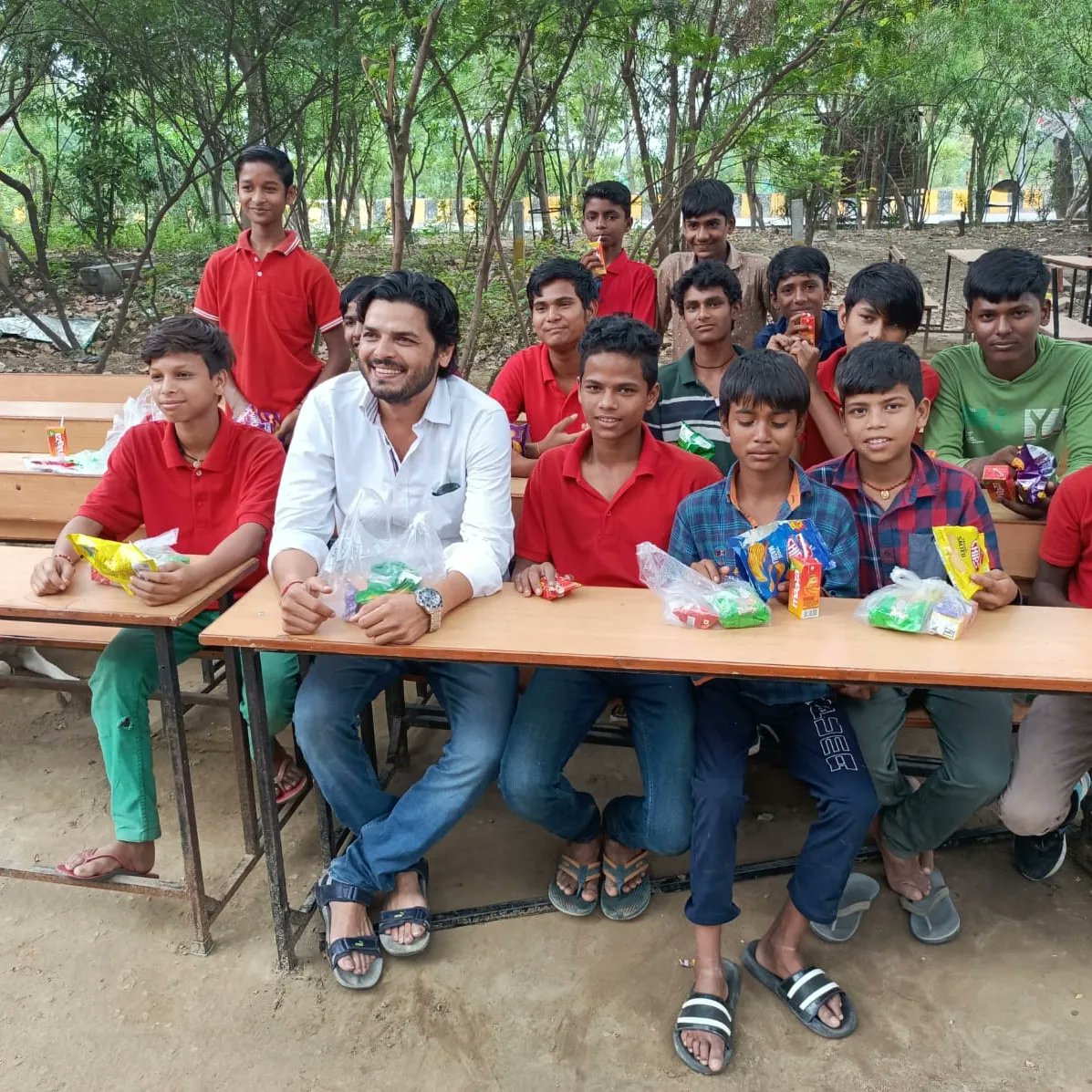 NirbhedNGO's tweet photo. बारिश का मौसम
मस्ती का मौसम
#nirbhedshikshalaya 
#nirbhedfoundation 
#education 
#humanity 
#Equity 
#socialmedia 
#food
#india
Sushil Meena 
Nirbhed Foundation
#ndtv https://t.co/J93fiQZYqd