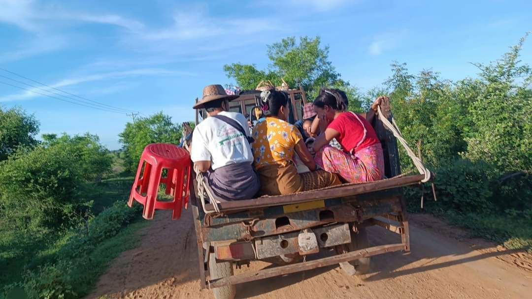 MaybomeM's tweet photo. SAC terrorists launched an offensive in Pale tsp, Sagaing division this morning, thus over thousands of locals from 12 villages had to displace. #2023Jul28Coup #WarCrimesOfJunta #WhatsHappeningInMyanmar https://t.co/fMUIyQkO0X