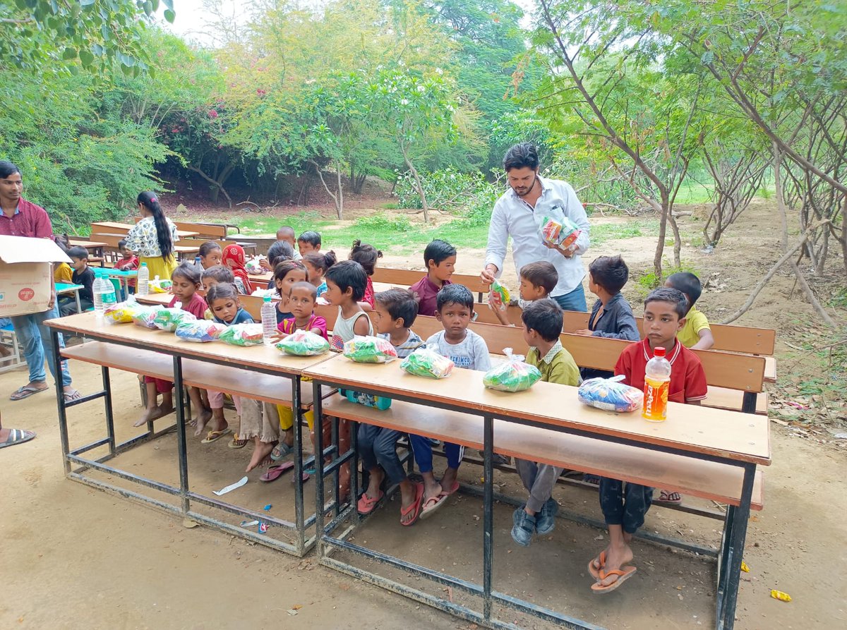 NirbhedNGO's tweet photo. बारिश का मौसम
मस्ती का मौसम
#nirbhedshikshalaya 
#nirbhedfoundation 
#education 
#humanity 
#Equity 
#socialmedia 
#food
#india
Sushil Meena 
Nirbhed Foundation
#ndtv https://t.co/J93fiQZYqd