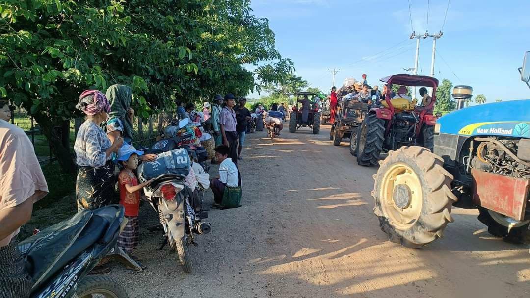 MaybomeM's tweet photo. SAC terrorists launched an offensive in Pale tsp, Sagaing division this morning, thus over thousands of locals from 12 villages had to displace. #2023Jul28Coup #WarCrimesOfJunta #WhatsHappeningInMyanmar https://t.co/fMUIyQkO0X