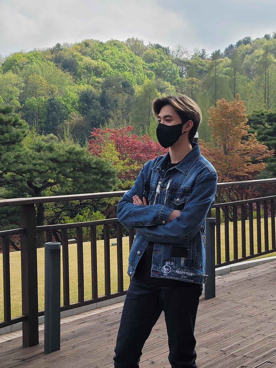 여러분 너무 오랜만이죠? 여러분은 그동안 어떻게 지내셨나요? 저는 많은 생각을 하면서 지냈습니다. 이렇게 다시 만나게 돼서 너무 기뻐요. 우리 앞으로 많이 소통해요. 

#Alex #tlex #알렉스