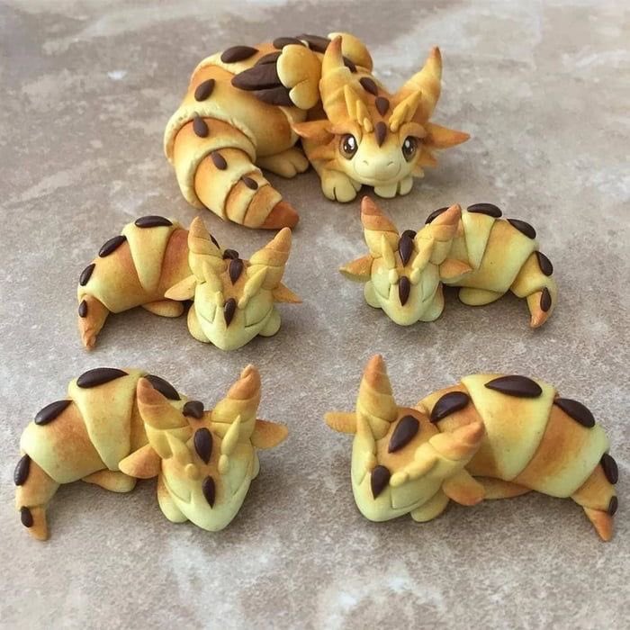 croissant 🥐 dragons 🐉