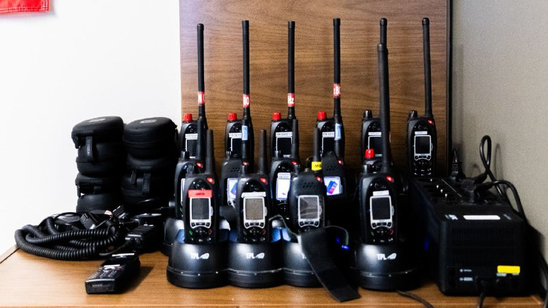 SecCivileFrance's tweet photo. 🇨🇦📡Au #Canada, la France vient de déployer son module d'appui #FENICS permettant d'assurer la continuité des communications pour le détachement de sapeurs-pompiers et sapeurs-sauveteurs engagés dans la lutte contre les #FeuxDeForêt. https://t.co/cJ6EQ6ICKe