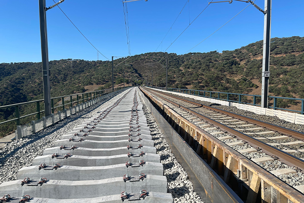 ConstruccionFcc's tweet photo. Ganamos el contrato de mantenimiento de la línea de Alta Velocidad entre Antequera y Granada #Andalucia Esta adjudicación se une al contrato de mantenimiento obtenido recientemente en la línea de Alta Velocidad entre Madrid-Barcelona
#fccco #ferroviarias
https://t.co/Tbnts1p7sI https://t.co/8PlB9ora3V
