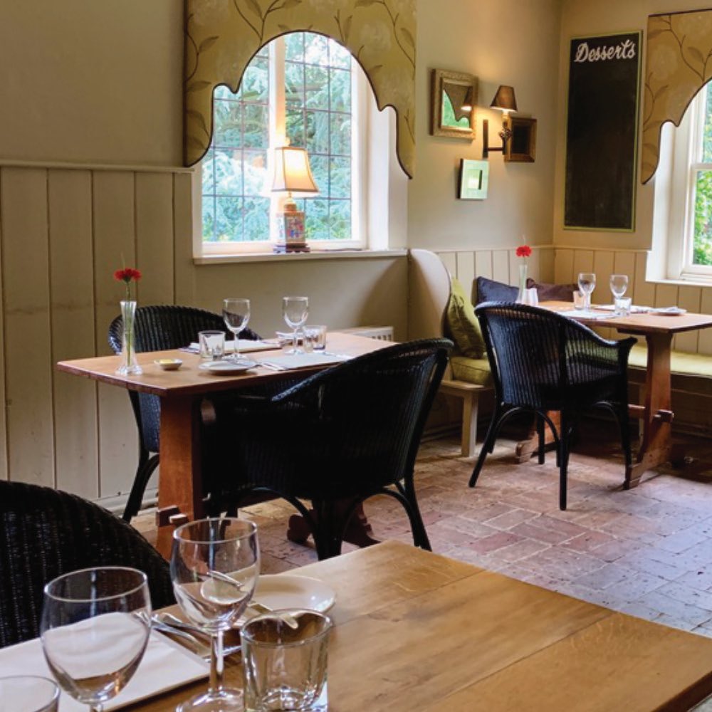 WhiteHart1505's tweet photo. The weekend is nearly here. Join us from noon and let us help you get that Friday feeling with a great meal and a drink or two. Call us on 01787 237 250 or book online. https://t.co/XCfYA8iej8 #whitehartgtyeldham #essexhotel #essex #essexfoodie #essexrestaurant #essexdining https://t.co/KRAeDxSHKH