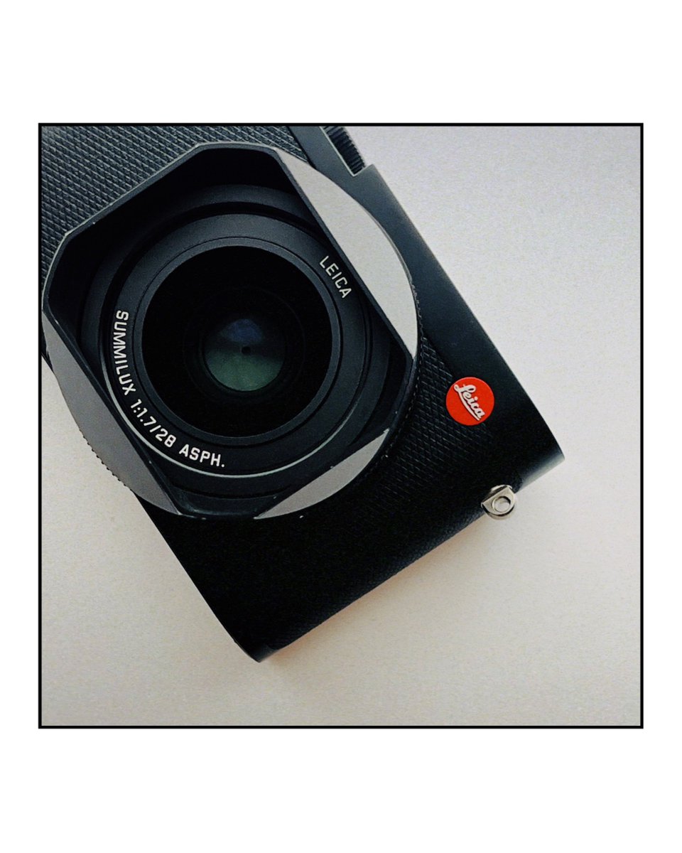 designluxs's tweet photo. さよなライカ。まったく使っていないカメラバッグやスタンドやブームなどもろもろ断捨離。 https://t.co/WmPYiWbi6W