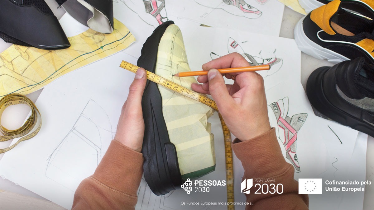 🇪🇺 📕 Foram incluídos no Catálogo Nacional de Qualificações (CNQ) os primeiros 9 referenciais de RVCC profissional de nível 5. 

📂 Saiba mais em shorturl.at/eilqC

#pessoas2030 #portugal2030 #FSEMais #fundoseuropeus #EuropeanYearofSkills #togetherforlifelonglearning