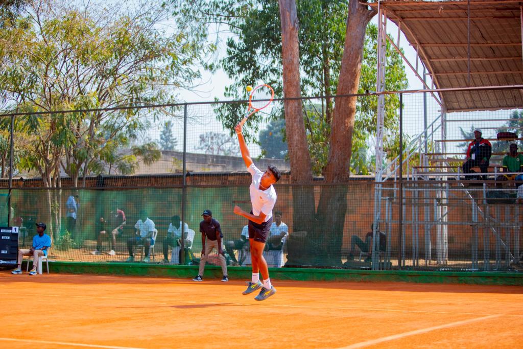 tennis_rwanda's tweet photo. #DavisCupRwanda 

Group IV - Africa - Group A 

Day III, Match I 

Kael Shalin Shah ( #Kenya) ✅️

6-4 6-2 

Boriss Kamdem ( #Cameroon) 

#DavisCup #CIMERWA #AmekiColor #ParkInn #SimbaVoyages #VisitRwanda #Liquid https://t.co/g8fmDXYhiy