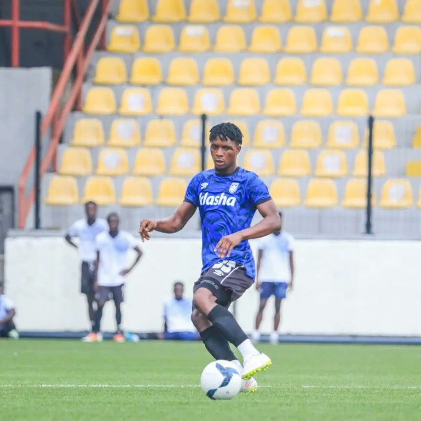 Centerkick_'s tweet photo. ⚡Sporting Lagos' Star Defender Daniel Simon (Walter) 

Ready for NPFL Debut! ⚔️🛡️🌟

@OmitomiSimon

#centerkick #sportinglagos #danielsimon #football https://t.co/HHgZq2ysOq