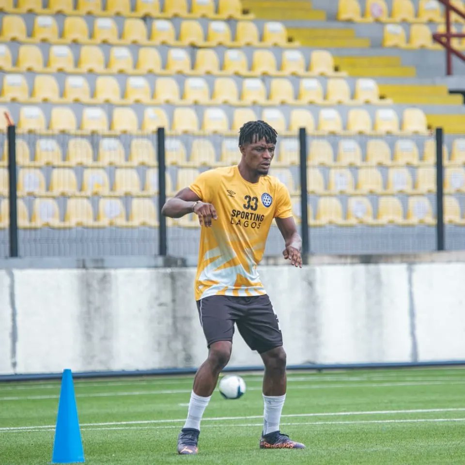 Centerkick_'s tweet photo. ⚡Sporting Lagos' Star Defender Daniel Simon (Walter) 

Ready for NPFL Debut! ⚔️🛡️🌟

@OmitomiSimon

#centerkick #sportinglagos #danielsimon #football https://t.co/HHgZq2ysOq