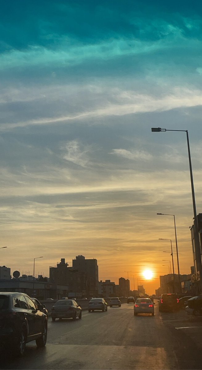 •موظف نجم في كاميرا ترصد كل شيء✔️
🔴طيب؟ 
موظف إجادة 
ليش ما يتم تطبيق هذه الخطوة عليه؟
 لضبط عمله أولاً
 ثانياً/لحماية الممارسات الإجرائية الجزائية؟
🎤مجرد فكرة للإخوان في الوزارة المعنية
على فكرة ايش الوزارة المعنية؟