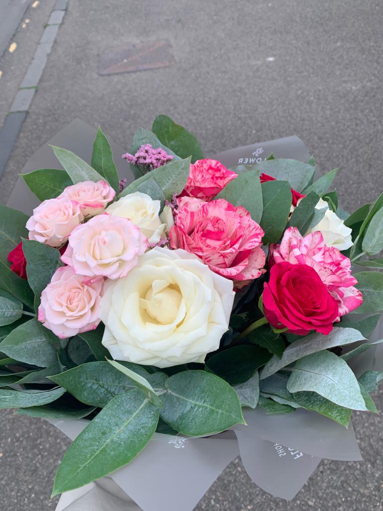 #gorgeousflowers what beautiful flowers Naomi our Optician has just received from another happy patient.