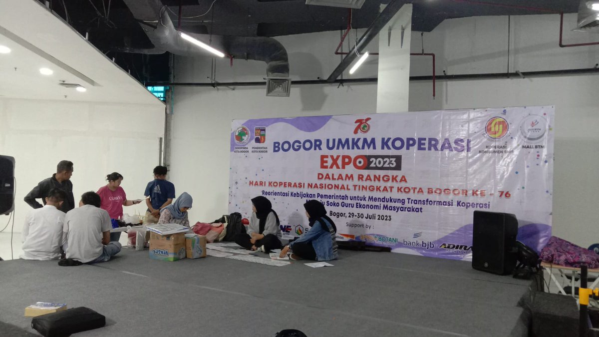MinmonPS7's tweet photo. Pembukuan dan talkshow menghadirkan Wali Kota Bogor, dan ketua DPRD. 
Peserta 37 stand yg juga akan menampilkan produk Gula Pasir Rendah Kalori PS7 💪 https://t.co/KlCSUtw1ky