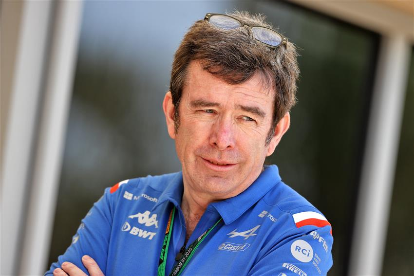 TearOffFR's tweet photo. 🚨 Alpine continue sa reconstruction !

❌ Otmar Szafnauer va QUITTER son poste de directeur d'Alpine F1 Team à l'issue de ce #BelgianGP !

Bruno Famin va prendre la tête de l'écurie française annonce @CanalplusF1.

Alan Permane s'en va également. Même chose pour Pat Fry qui va s'engager avec Williams annonce @Motorsport.

#F1